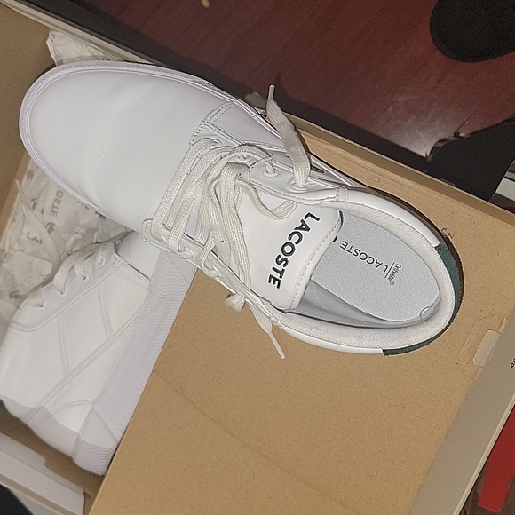 Sneakers are super comfortable and sporty/casual - Picture 2 of 5